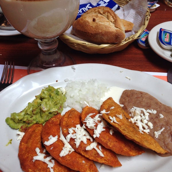6/18/2016 tarihinde Karen S.ziyaretçi tarafından Restaurante La Posada Del Virrey'de çekilen fotoğraf
