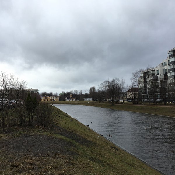 Река шуя карелия сплав. Река толпой. Преодоление реки вброд. Толпа на границе. Толпа 500 человек.