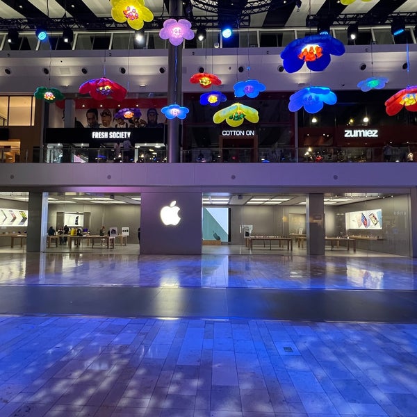 Fashion Show - Apple Store - Apple