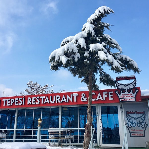 Foto tirada no(a) Şahin Tepesi Restaurant por ÖZCAN BAYLAN Ş. em 1/2/2017