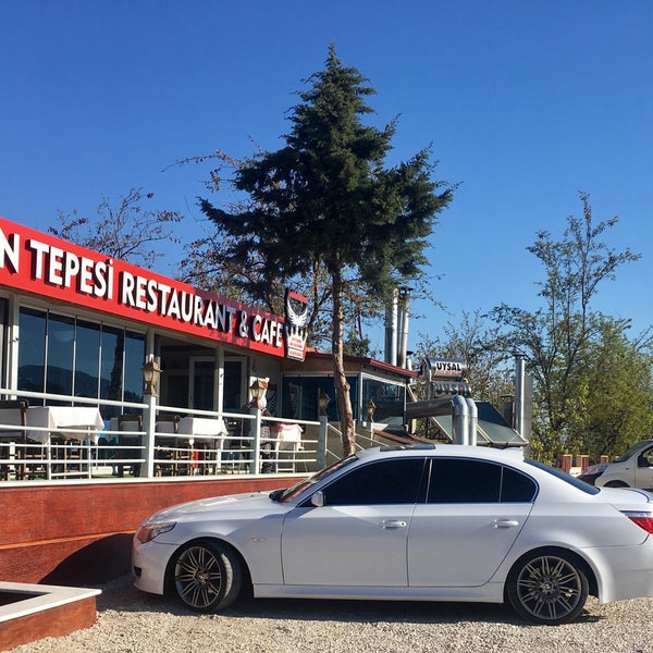 Foto tirada no(a) Şahin Tepesi Restaurant por ÖZCAN BAYLAN Ş. em 4/16/2017