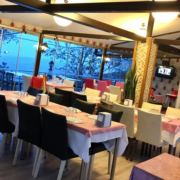 Foto tirada no(a) Şahin Tepesi Restaurant por ÖZCAN BAYLAN Ş. em 12/26/2016