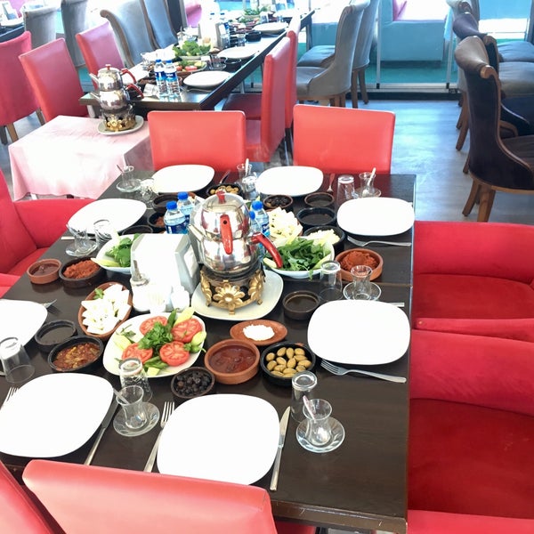 Снимок сделан в Şahin Tepesi Restaurant пользователем ÖZCAN BAYLAN Ş. 5/21/2017