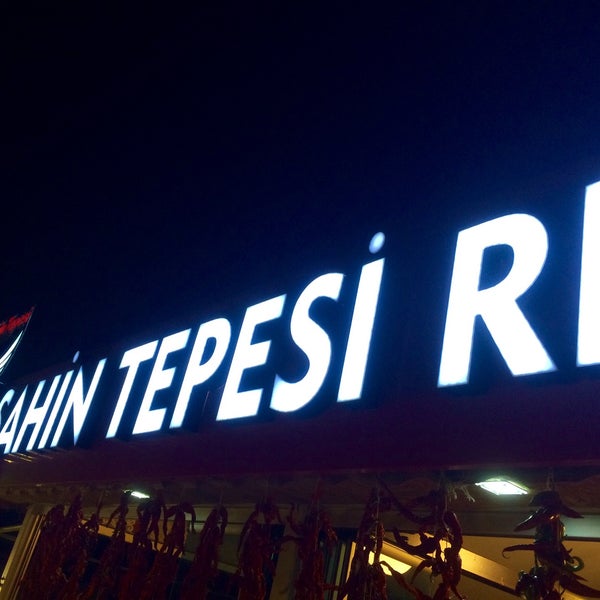 Foto tirada no(a) Şahin Tepesi Restaurant por ÖZCAN BAYLAN Ş. em 9/22/2016