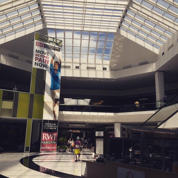 Quaker Bridge Mall 59 tips