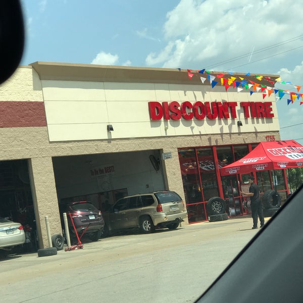 Discount Tire Automotive Repair Shop in Far West Side