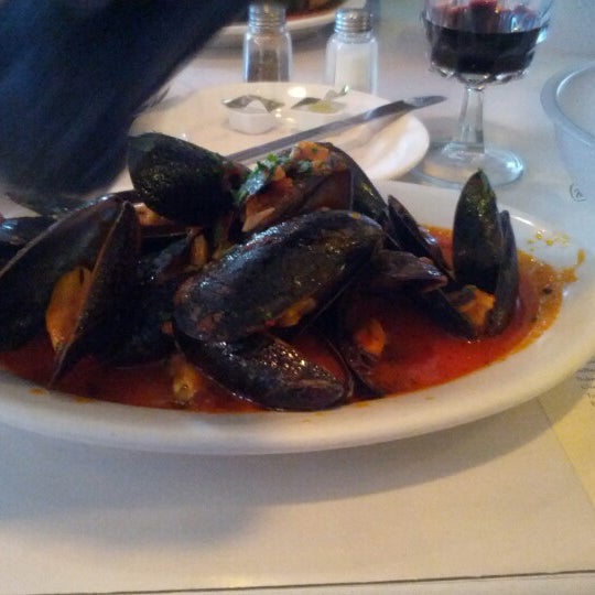 the mussels marinara are flawless.