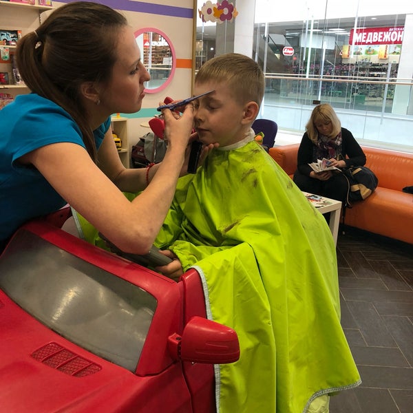 детская парикмахерская ногинск. детская парикмахерская москва. оборудование для детских парикмахерских. парикмахерская для детей с машинками. детская парикмахерская ногинск.