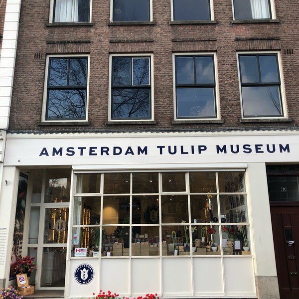 Photo taken at Amsterdam Tulip Museum by Euripides on 12/14/2018