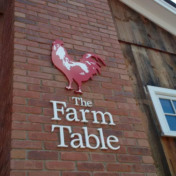 รูปภาพถ่ายที่ The Farm Table โดย David C. เมื่อ 7/10/2015