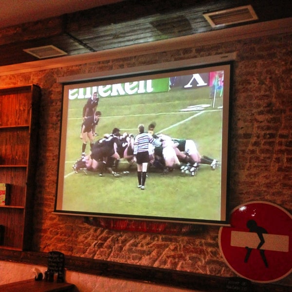 9/11/2013 tarihinde Маргарита Ф.ziyaretçi tarafından Rugby House Pub'de çekilen fotoğraf