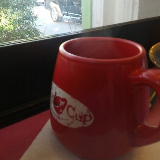 รูปภาพถ่ายที่ The Red Cup โดย Sid B. เมื่อ 11/9/2012