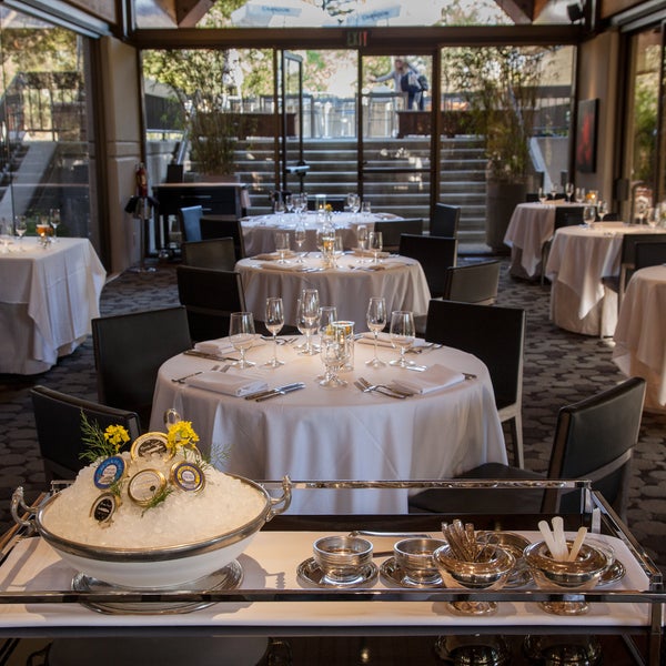 Photo taken at étoile Restaurant at Domaine Chandon by étoile Restaurant at Domaine Chandon on 7/21/2014