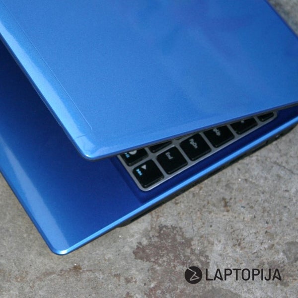 Azure metalic laptop...bio siv, sada je plav...