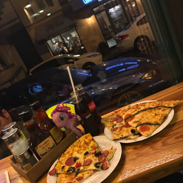 Foto diambil di Pizza2Go oleh Gözde ✨. pada 3/11/2017