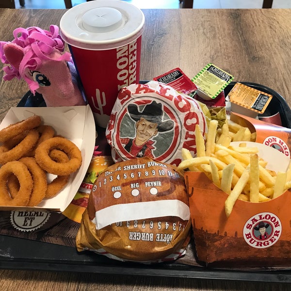 Foto diambil di Saloon Burger oleh Gözde ✨. pada 6/26/2018