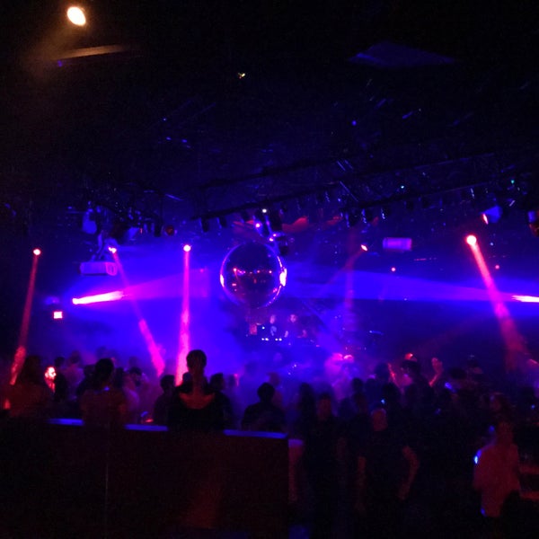 รูปภาพถ่ายที่ Stereo Nightclub โดย Cizenbayan E. เมื่อ 2/26/2017