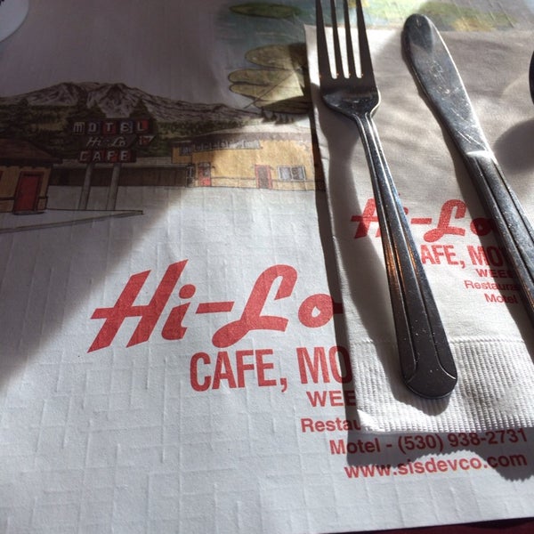 รูปภาพถ่ายที่ Hi-Lo Cafe โดย Heidi S. เมื่อ 12/30/2013
