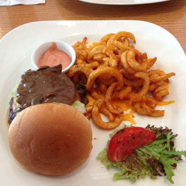 9/6/2013にJoseph C.がJust Burgerで撮った写真