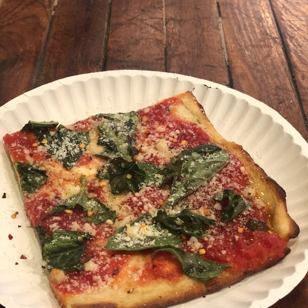 1/22/2019 tarihinde Seema A.ziyaretçi tarafından Champion Pizza'de çekilen fotoğraf