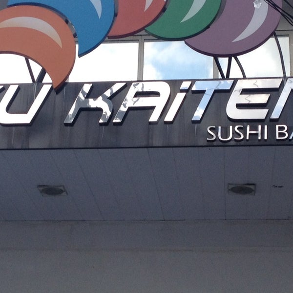 Foto diambil di Zu Kaiten Sushi Bar oleh Viviane C. pada 11/22/2013
