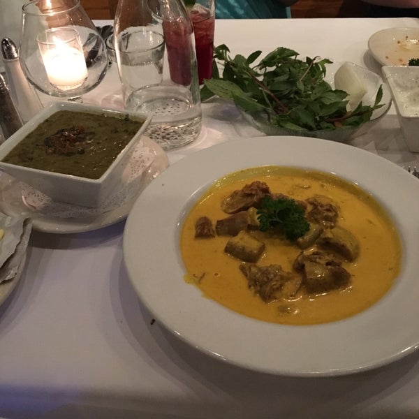 Das Foto wurde bei Maykadeh Persian Cuisine von ᴡ B. am 11/1/2015 aufgenommen