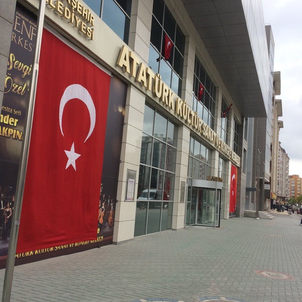Photo prise au Eskişehir Atatürk Kültür Sanat ve Kongre Merkezi par Gökhan Balaban le4/22/2020