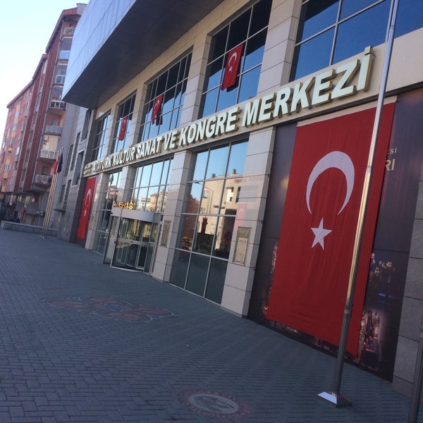 Photo prise au Eskişehir Atatürk Kültür Sanat ve Kongre Merkezi par Gökhan Balaban le8/30/2020