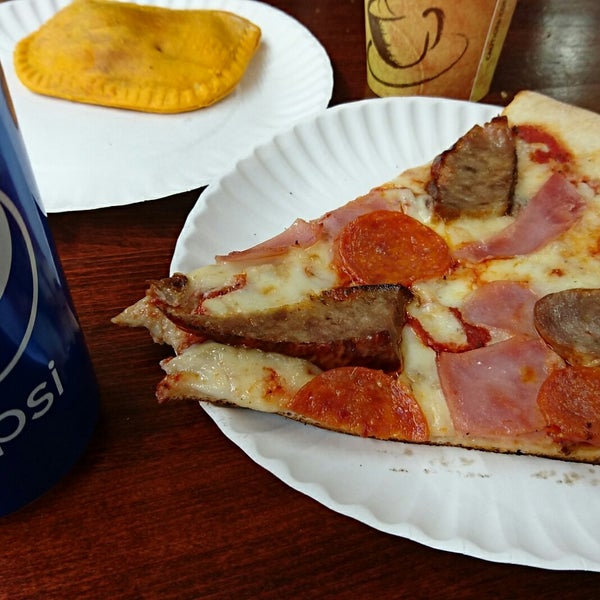 11/8/2018 tarihinde Yasuyuki S.ziyaretçi tarafından Famous Ben&#39;s Pizza of SoHo'de çekilen fotoğraf