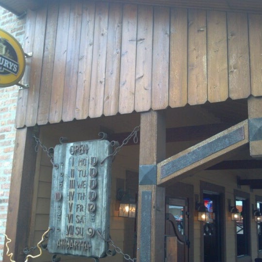 รูปภาพถ่ายที่ Grand Duke&#39;s Restaurant โดย phil w. เมื่อ 7/22/2012