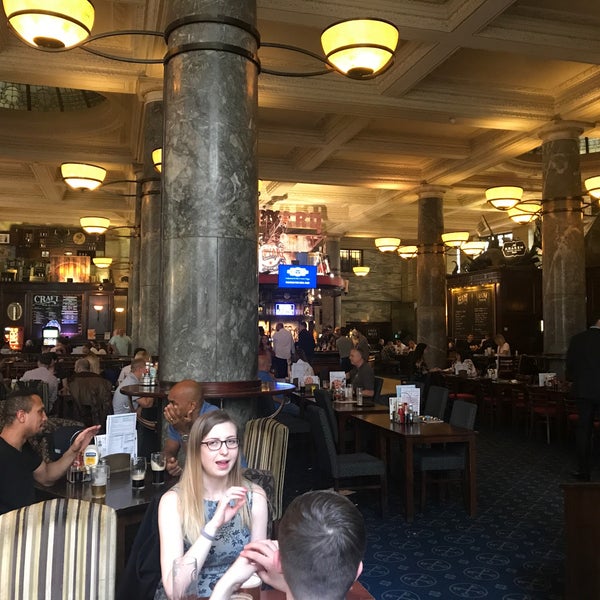 Photo taken at The Crosse Keys (Wetherspoon) by Alican S. on 6/8/2018