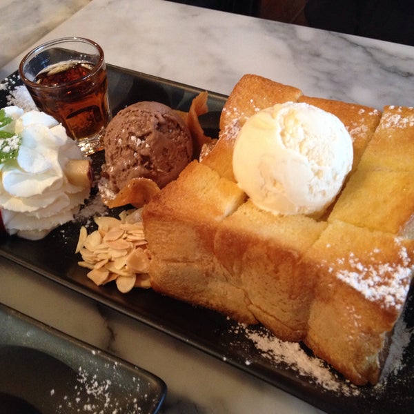 Foto tirada no(a) The Fabulous Dessert Cafe por PPANGJTM em 8/7/2015
