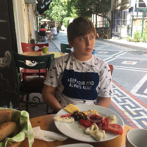 7/12/2017 tarihinde Leman A.ziyaretçi tarafından Tosbağa Cafe'de çekilen fotoğraf