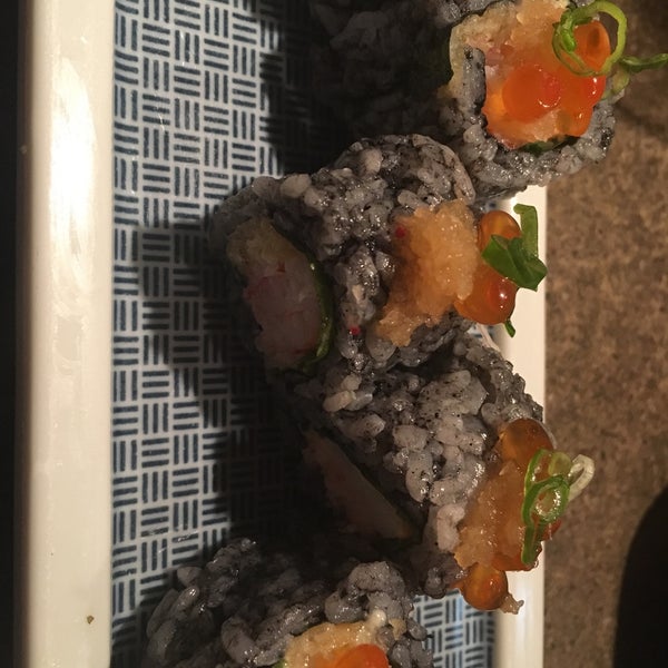 Снимок сделан в Blowfish Sushi to Die For пользователем Amelia M. 4/18/2018