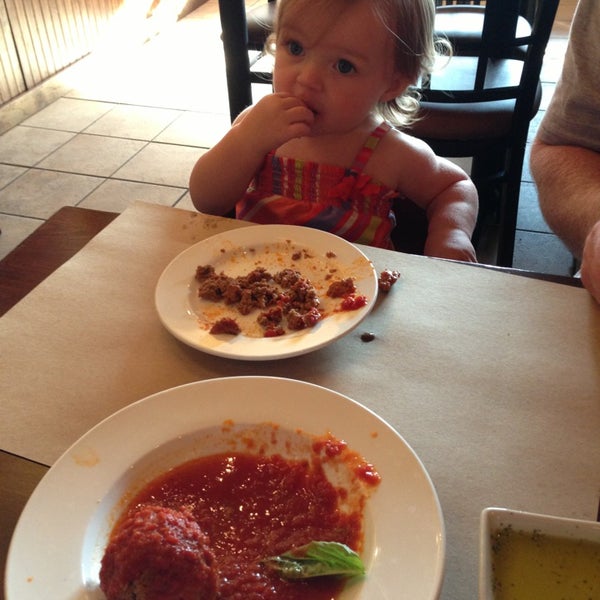 9/1/2013 tarihinde Jocelyn B.ziyaretçi tarafından PD Pizza'de çekilen fotoğraf