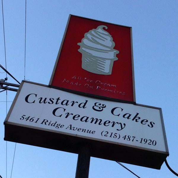 6/1/2013 tarihinde Jocelyn B.ziyaretçi tarafından Custard &amp; Cakes Creamery'de çekilen fotoğraf