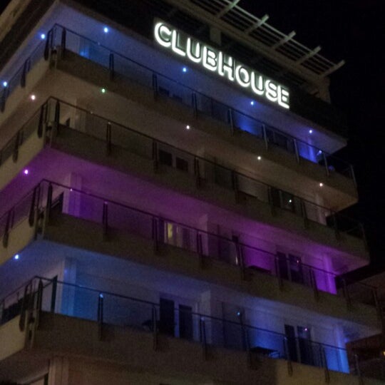Das Foto wurde bei Hotel Club House von Matteo B. am 8/20/2014 aufgenommen