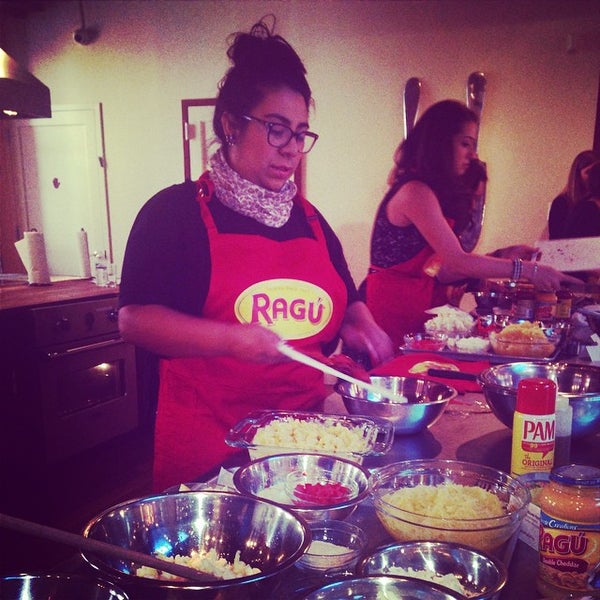รูปภาพถ่ายที่ My Cooking Party โดย Karen A. เมื่อ 10/14/2014