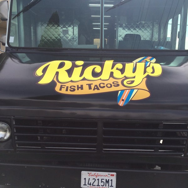 Foto scattata a Ricky&#39;s Fish Tacos da Tania G. il 12/20/2015