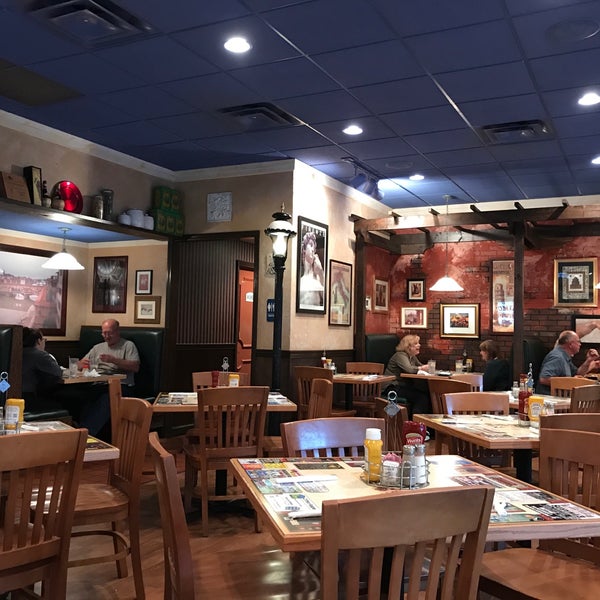 Dominic's Italian Restaurant Medinaのイタリア料理店