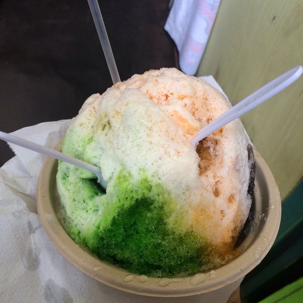 Photo taken at Local Boys Shave Ice - Kihei by Vince R. on 4/24/2016
