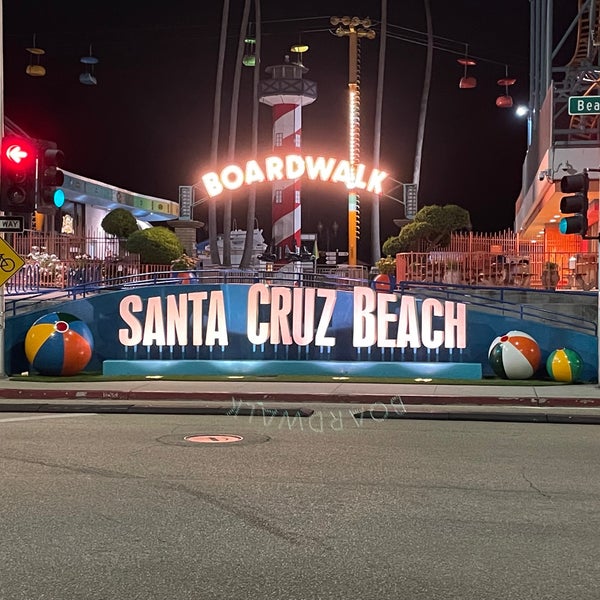 รูปภาพถ่ายที่ Santa Cruz Beach Boardwalk โดย Vince R. เมื่อ 6/6/2023