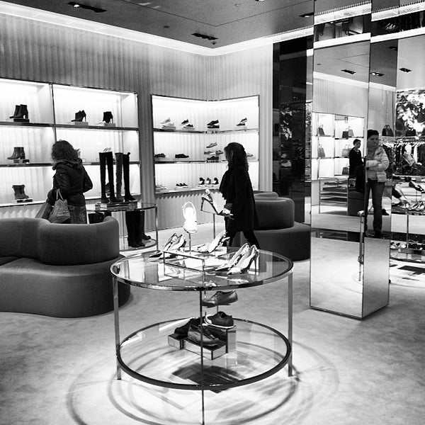 Пальма де Майорка магазин Prada