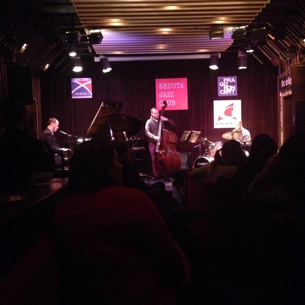 รูปภาพถ่ายที่ Reduta Jazz Club โดย Emily D. เมื่อ 2/14/2015