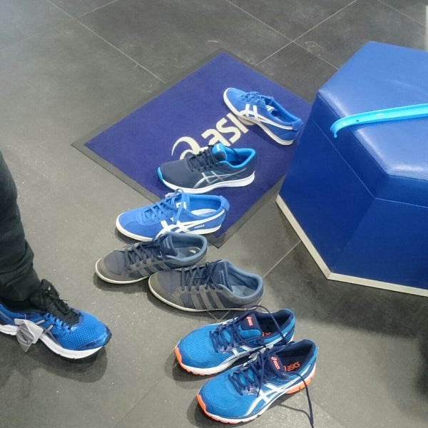 Desport в спб. Ботинки Sankt Petersburg. Асикс Невский 147. Магазин опен спорт в СПБ Невский проспект.