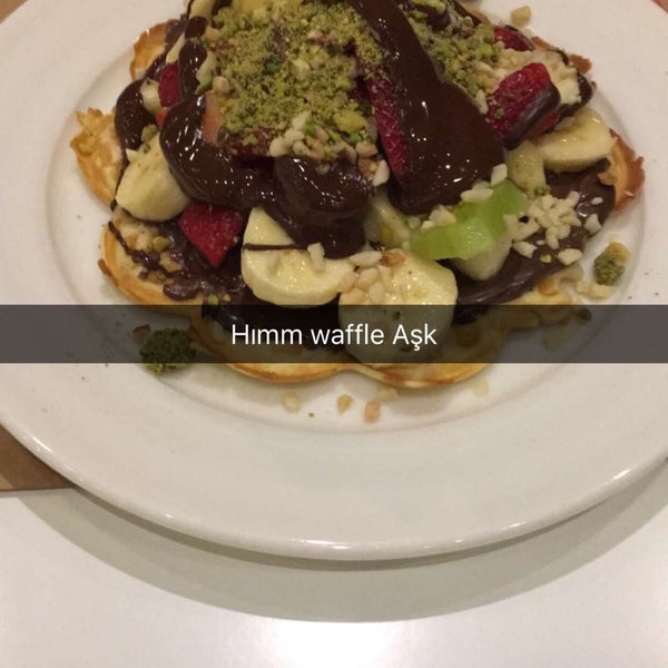 Foto tomada en Vanilin Waffle &amp; Coffee Shop  por HaKaN Ç. el 3/27/2016