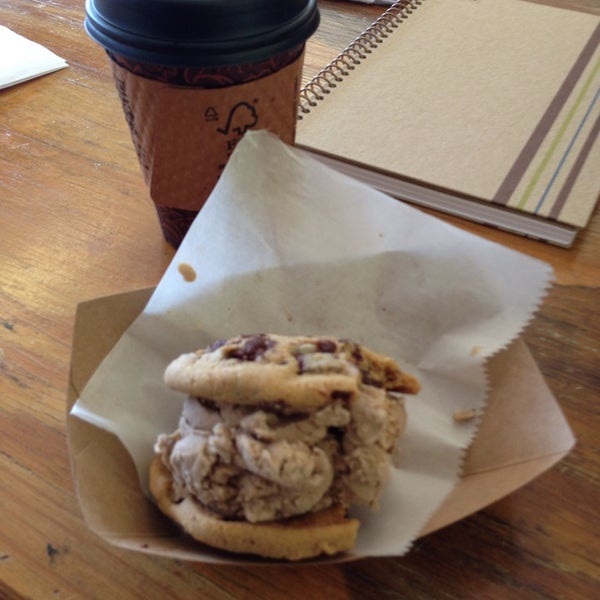 Great combination to try : white chocolate mocha with chocolate chip ice cream sandwich. You get the best.