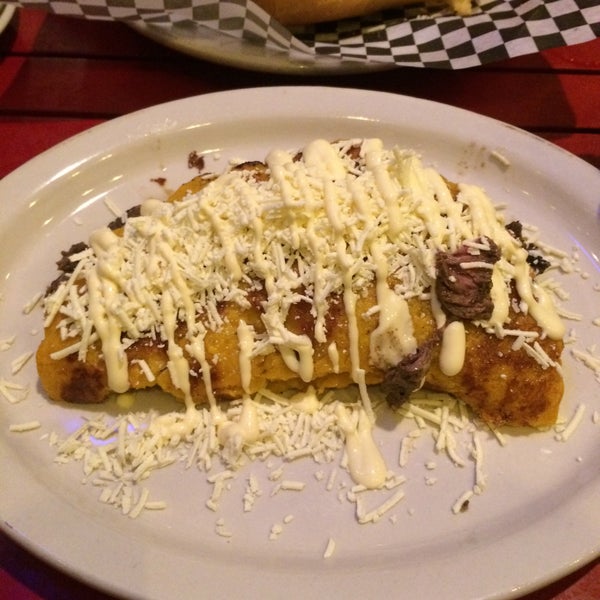 4/6/2017 tarihinde Nervis M.ziyaretçi tarafından Doggi&#39;s Arepa Bar'de çekilen fotoğraf