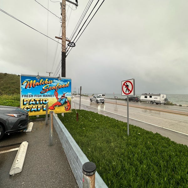 รูปภาพถ่ายที่ Malibu Seafood Fresh Fish Market &amp; Patio Cafe โดย Jose M. เมื่อ 3/7/2024