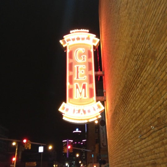 Foto tirada no(a) Gem &amp; Century Theatres por Becks D. em 10/26/2012